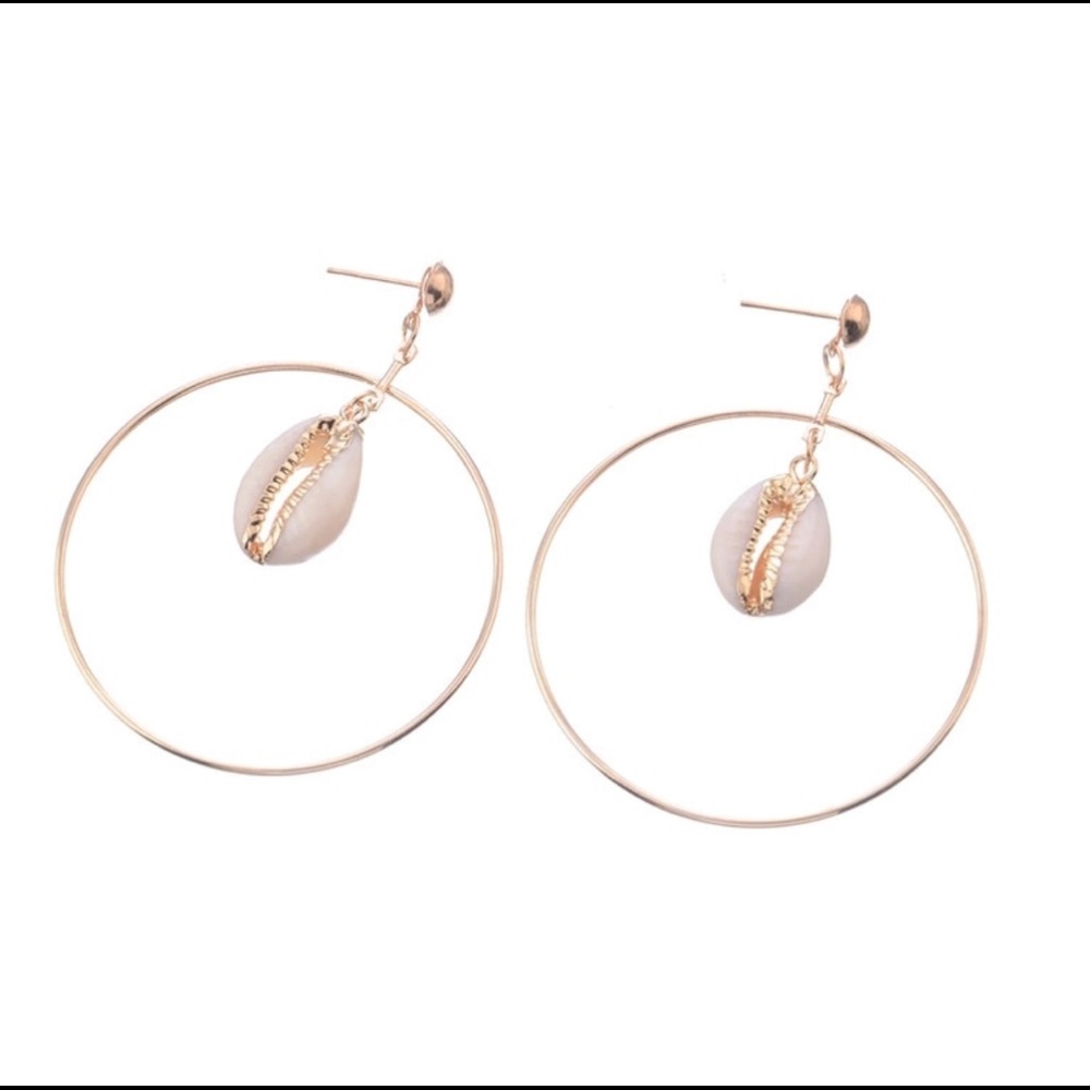 NEW SeaShell Gold Tone Hoop Earrings - Picture 2 of 5